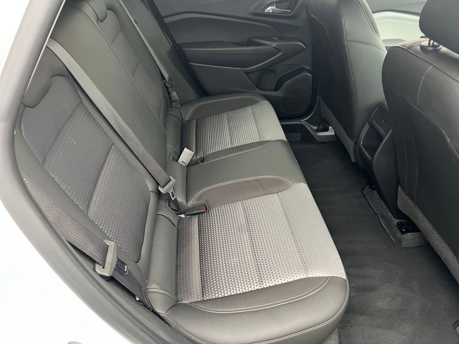 Used 2025 Chevrolet Trax LT image 38