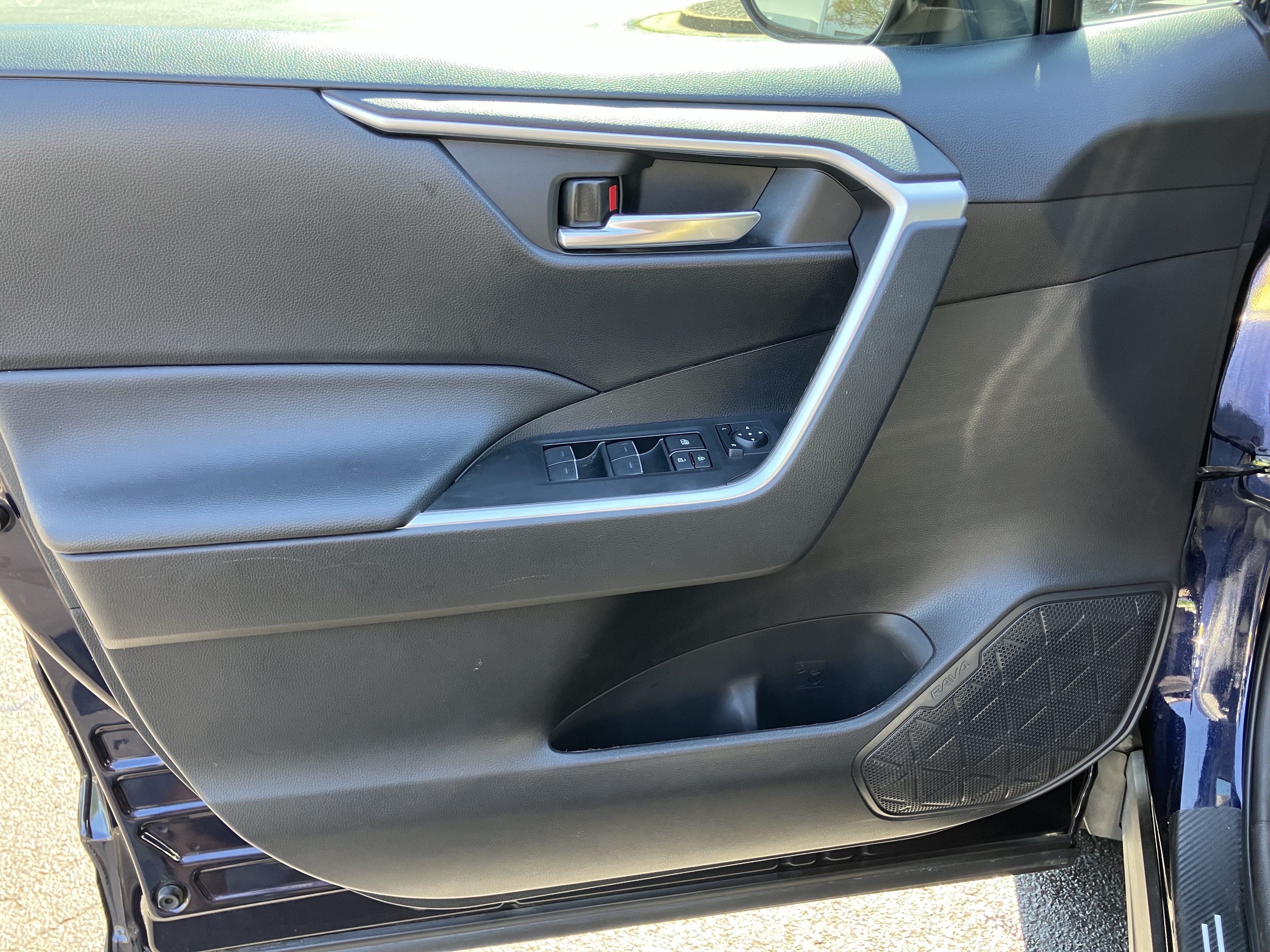 Used 2024 Toyota RAV4 XLE Premium FWD image 14