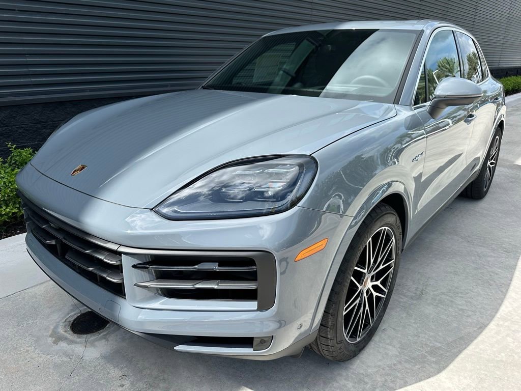 Used 2025 Porsche Cayenne S image 6