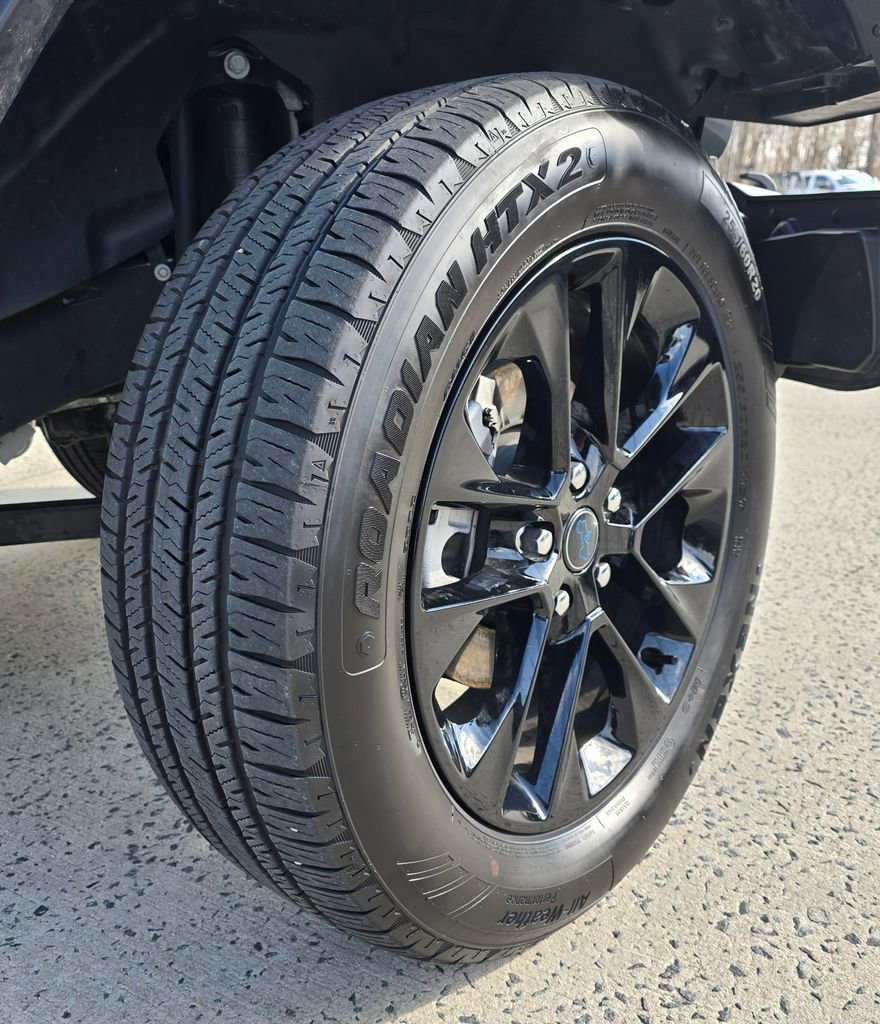 Used 2025 Jeep Wrangler Unlimited Sahara w/ Safety Group image 19