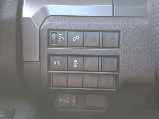 Used 2024 Toyota Tacoma TRD Off-Road AWD/4WD image 27