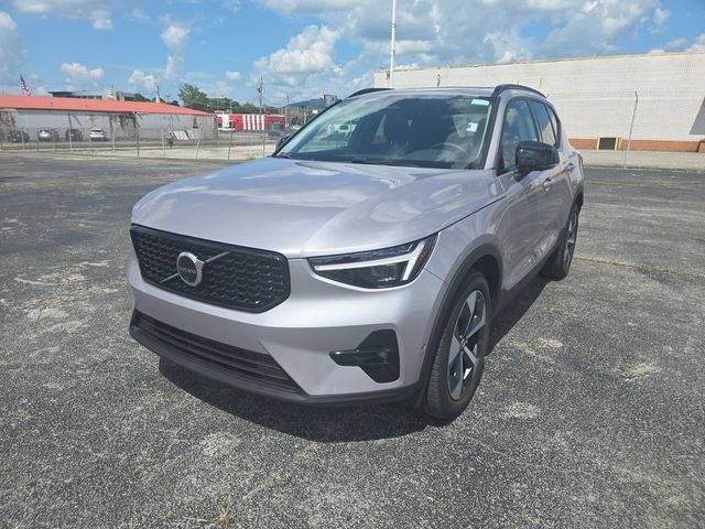 Used 2026 Volvo XC40 B5 Plus AWD/4WD image 1