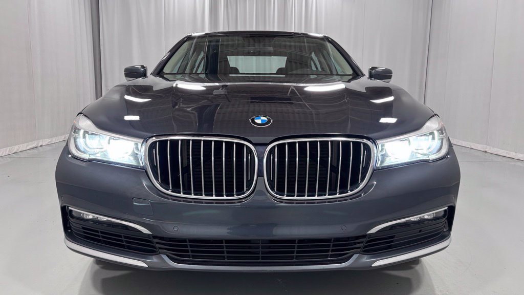 Used 2018 BMW 740i xDrive AWD/4WD image 3