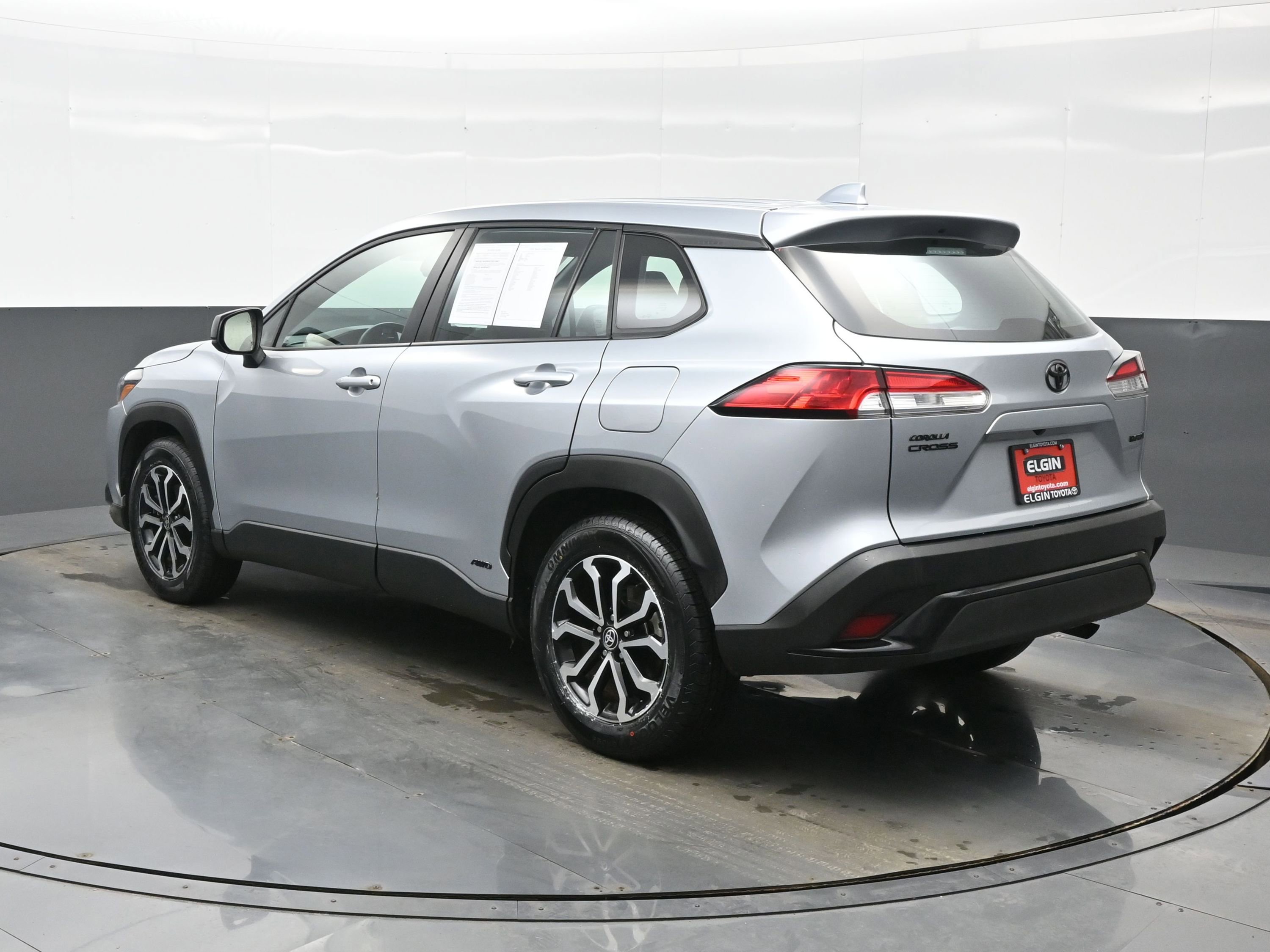 Used 2024 Toyota Corolla Cross S AWD/4WD image 4