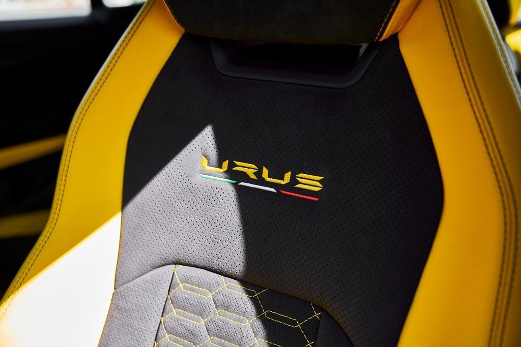Used 2021 Lamborghini Urus AWD/4WD image 47