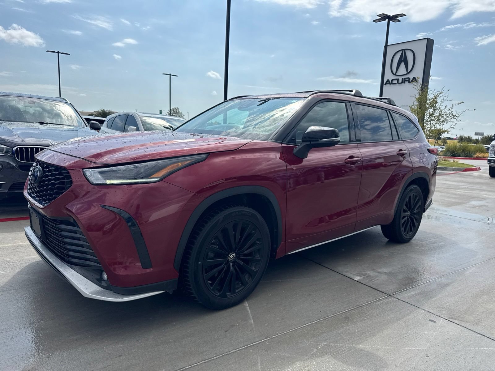 Used 2023 Toyota Highlander XSE AWD/4WD image 4