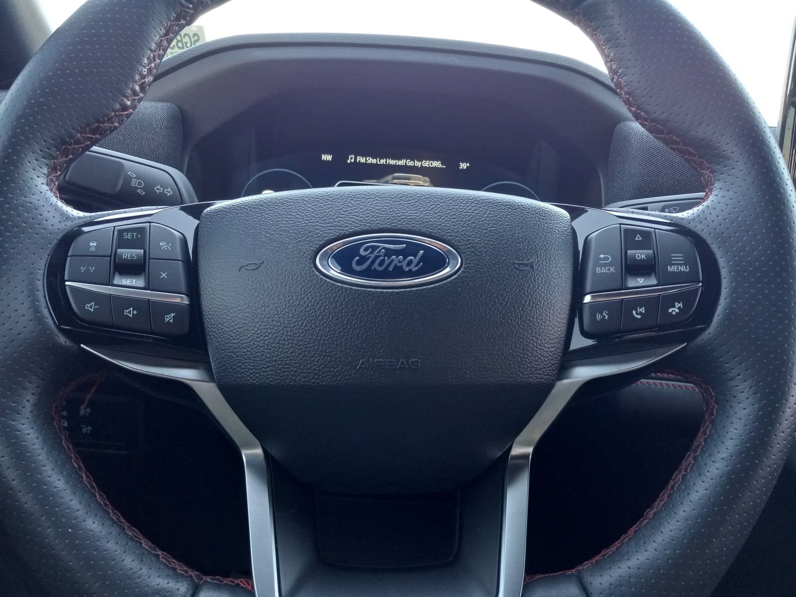Used 2025 Ford Explorer ST-Line w/ ST-Line Street Pack AWD/4WD image 21