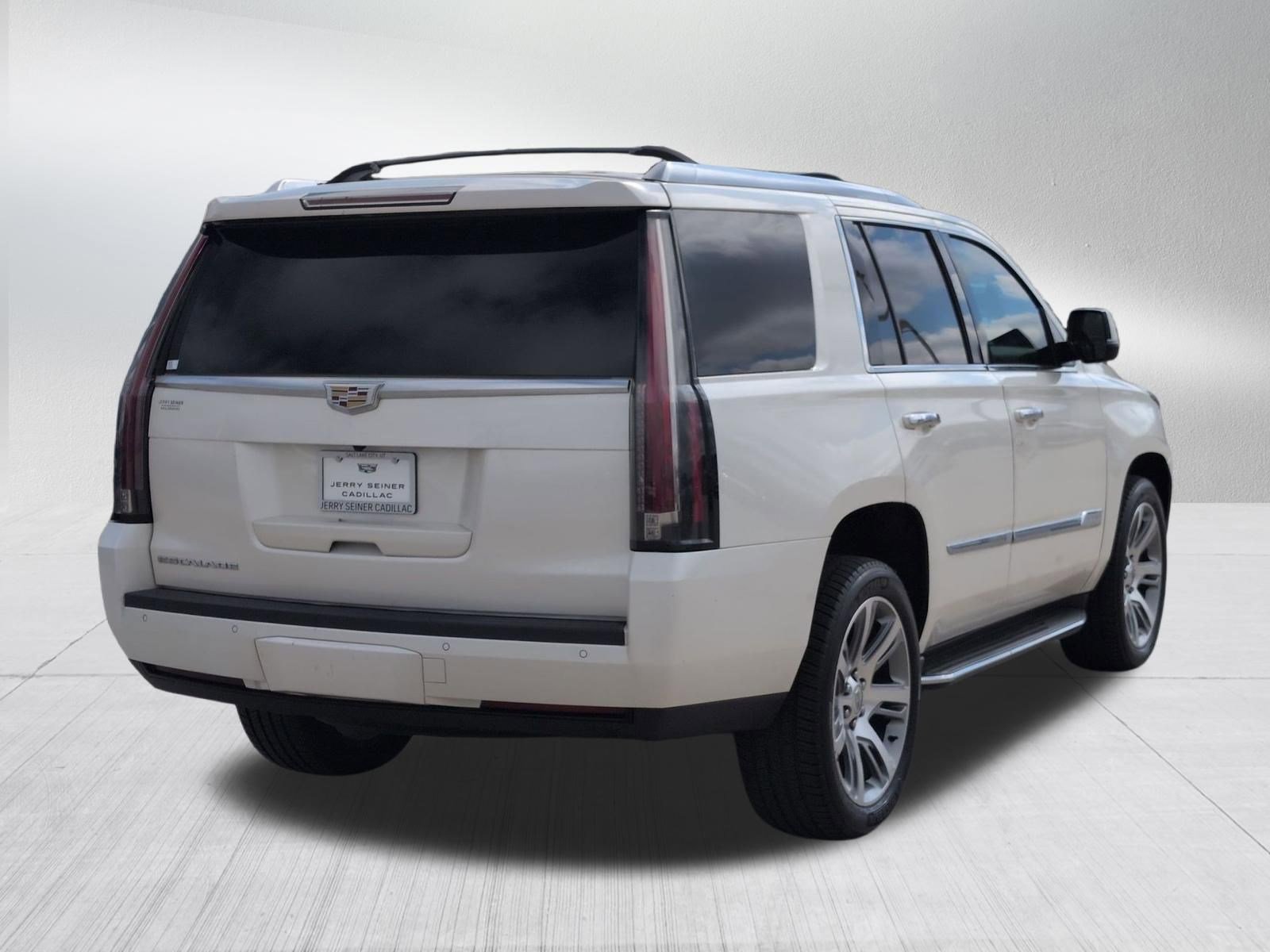 Used 2015 Cadillac Escalade Premium image 5