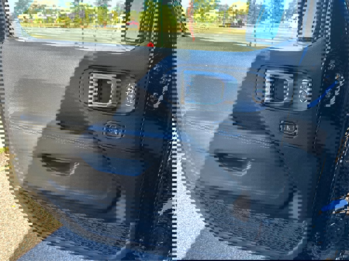 Used 2022 Jeep Wrangler Unlimited Sahara image 14