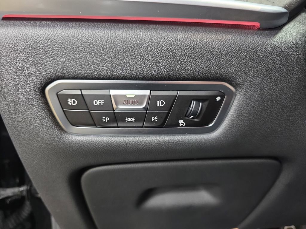 Used 2022 BMW X7 M50i w/ Dynamic Handling Package image 25