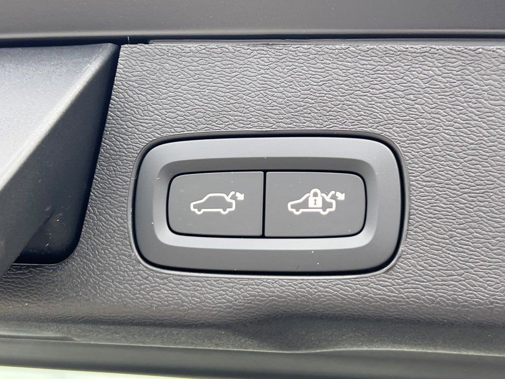 New 2026 Volvo XC60 T8 Core w/ Climate Package image 14