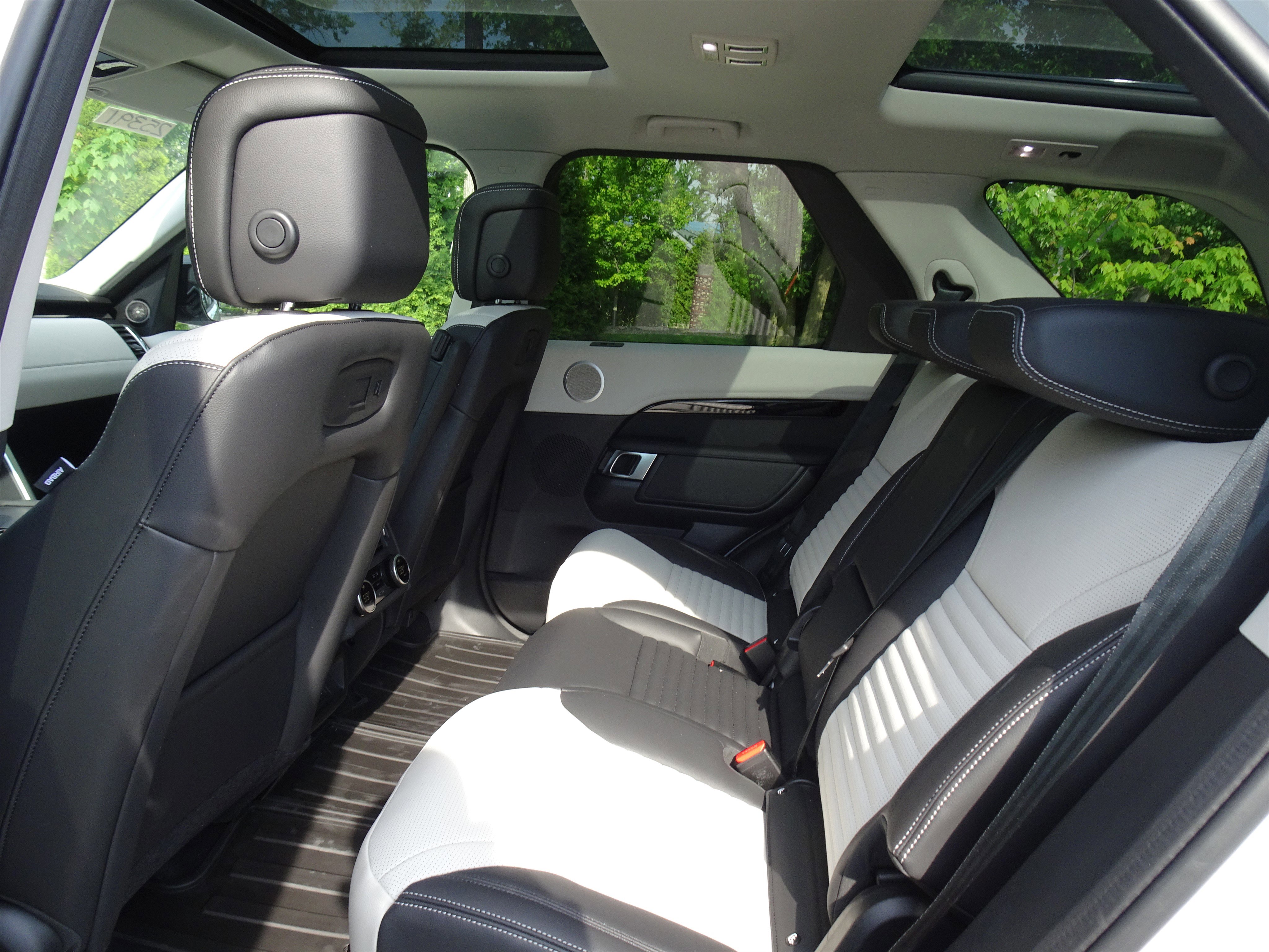 New 2025 Land Rover Discovery S image 23