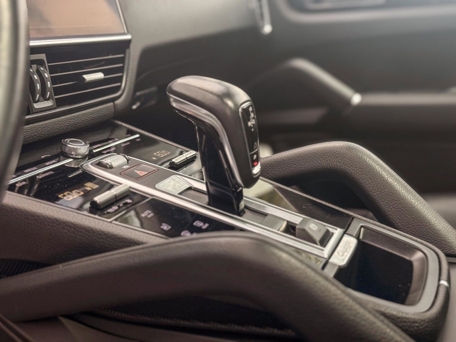 Used 2023 Porsche Cayenne Platinum Edition image 22