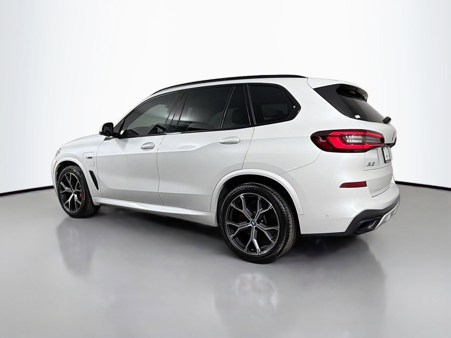 Used 2022 BMW X5 xDrive45e w/ M Sport Package image 8
