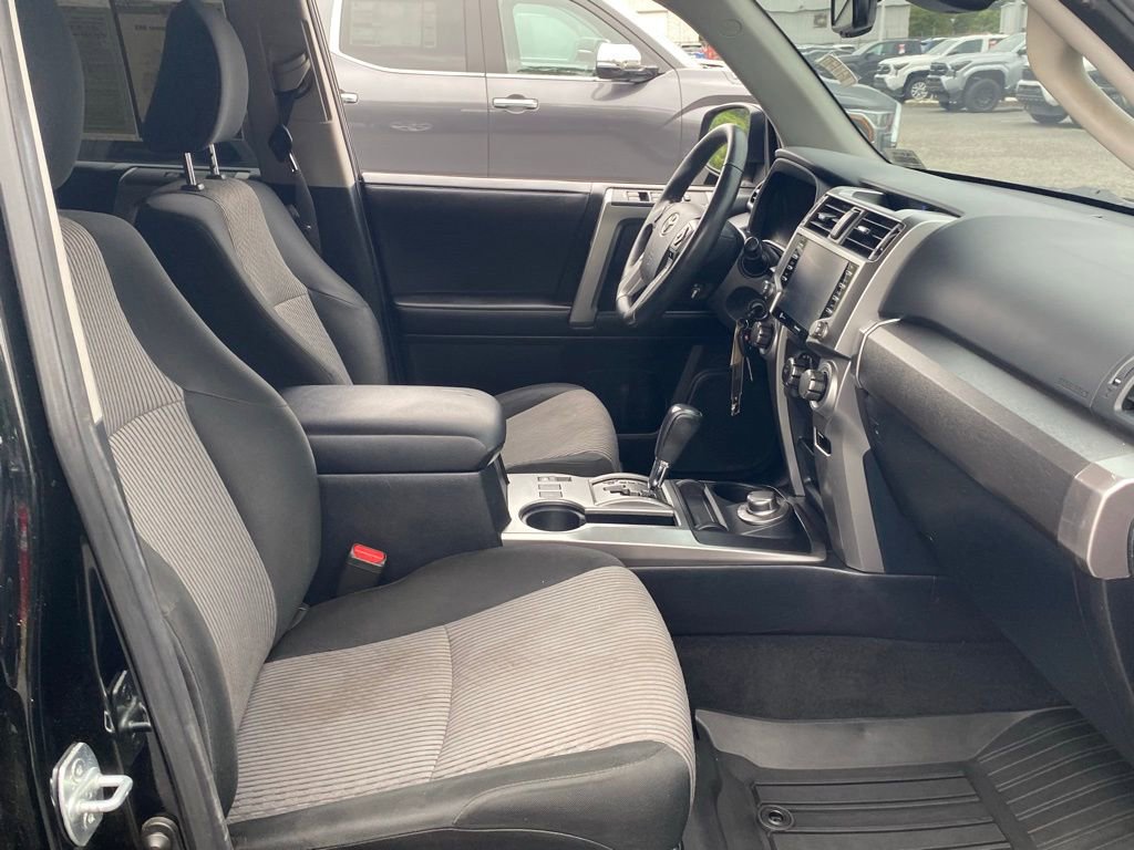 Used 2020 Toyota 4Runner SR5 AWD/4WD image 16