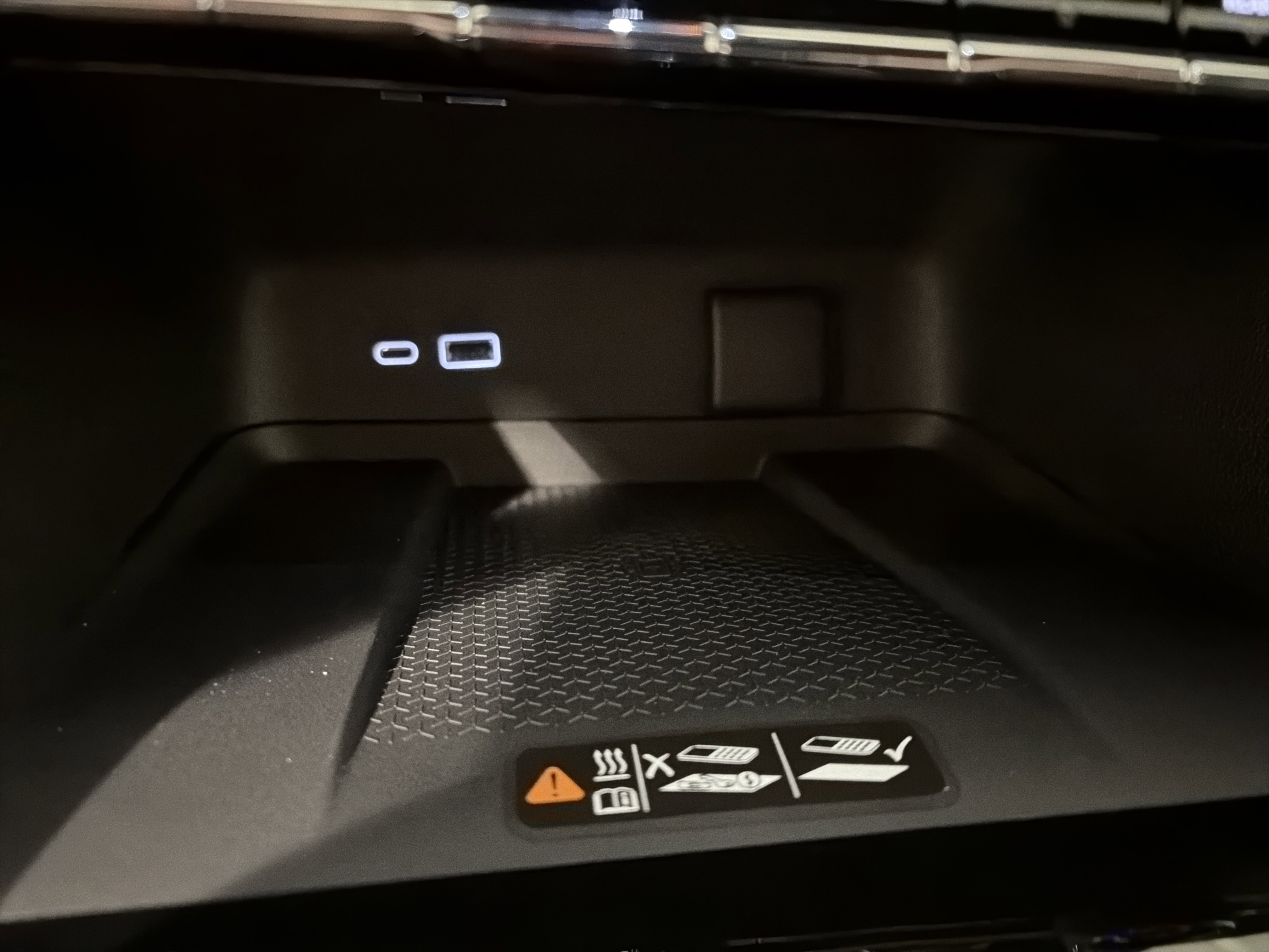 New 2026 Chevrolet Traverse RS w/ LPO, Floor Liner Package image 32