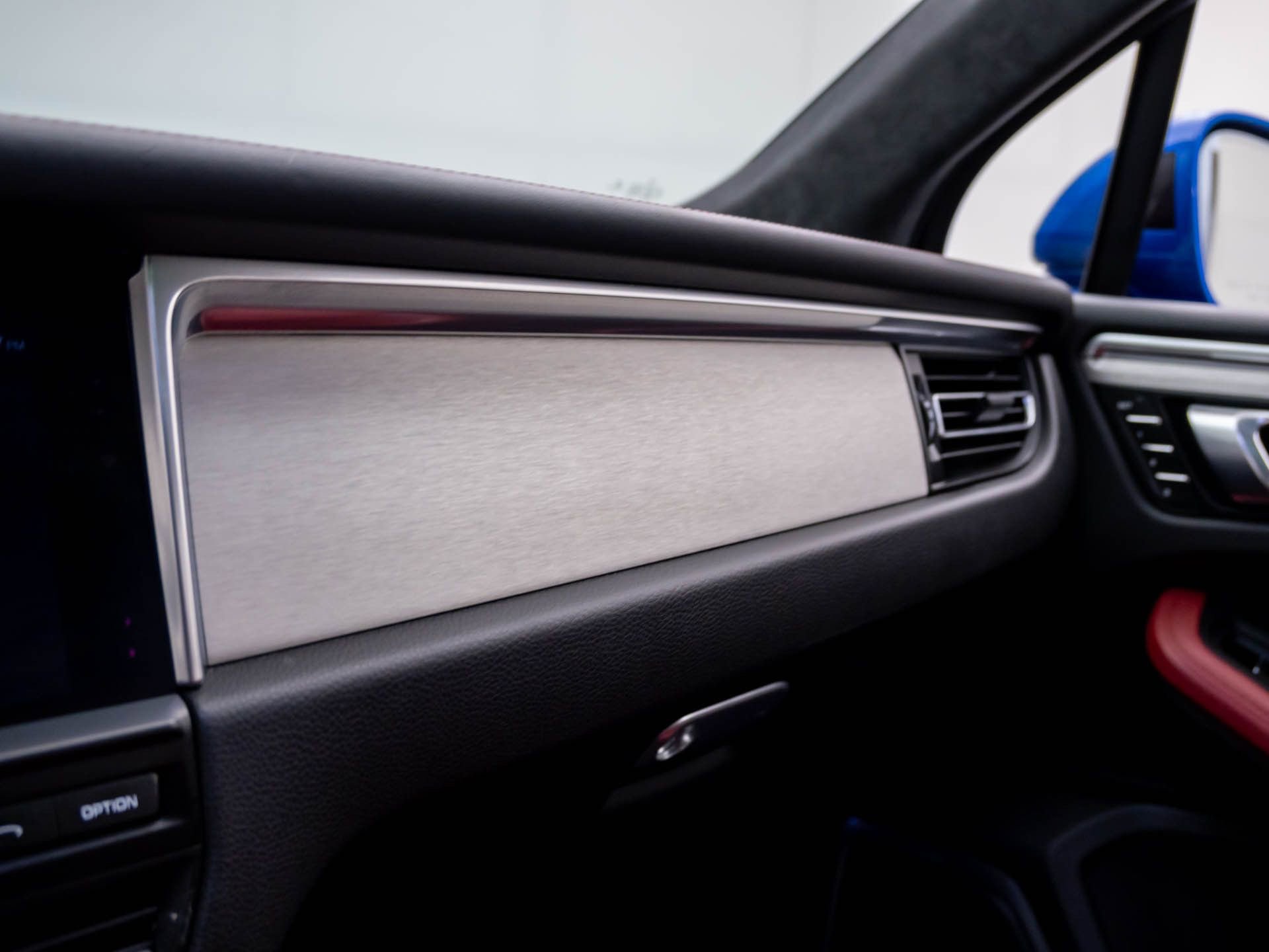 Certified 2021 Porsche Macan Turbo image 28