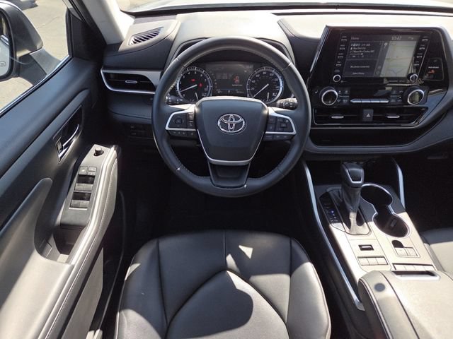 Used 2022 Toyota Highlander XLE AWD/4WD image 33