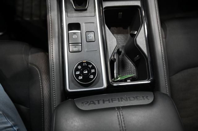 Used 2025 Nissan Pathfinder SV image 20