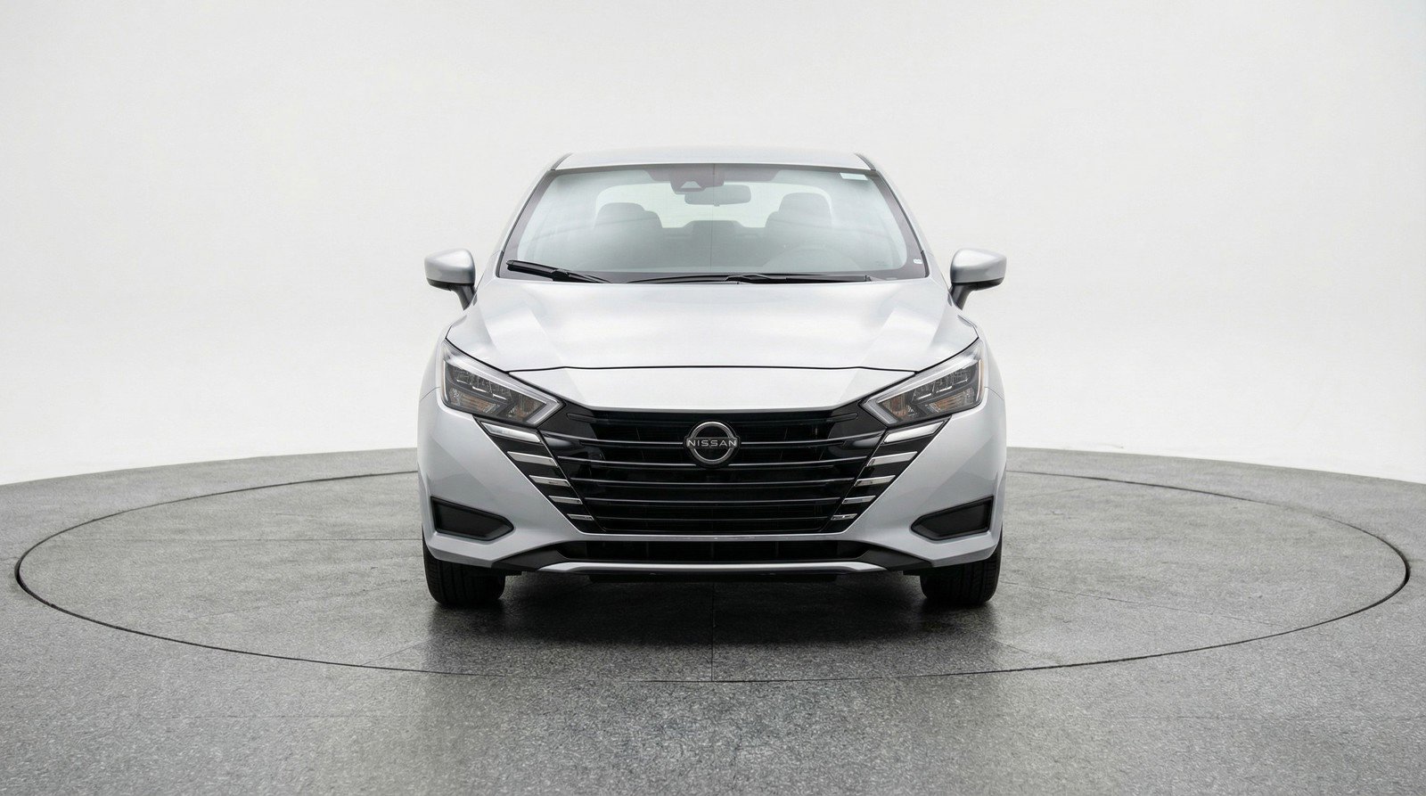 Used 2025 Nissan Versa SV image 2