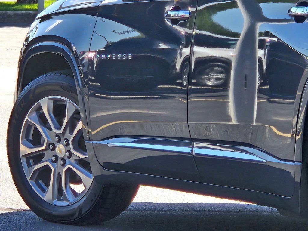 Used 2019 Chevrolet Traverse Premier w/ LPO, Floor Liner Package AWD/4WD image 16