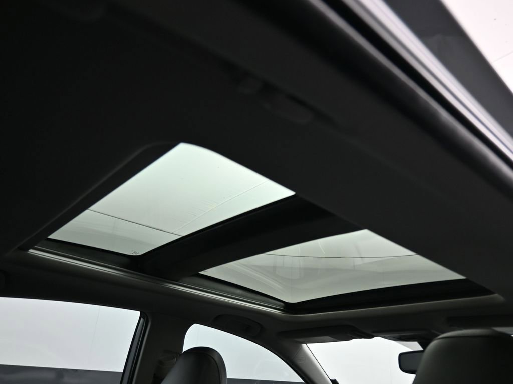 Used 2021 Toyota Camry XSE w/ Navigation Package image 39