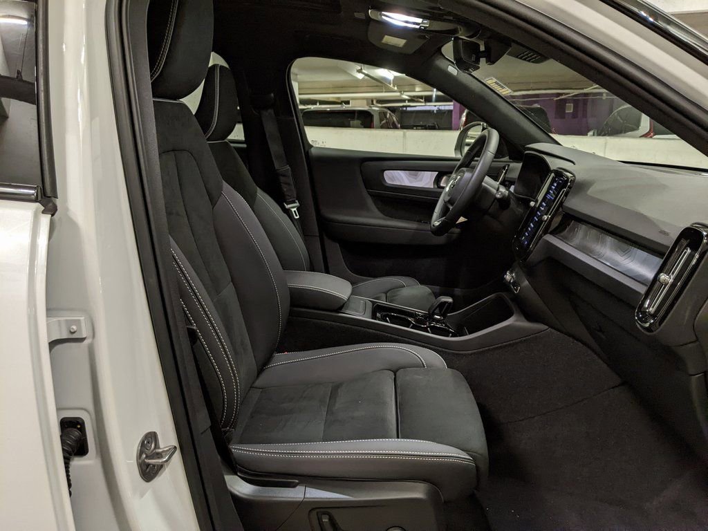 Certified 2023 Volvo XC40 Recharge Ultimate image 22