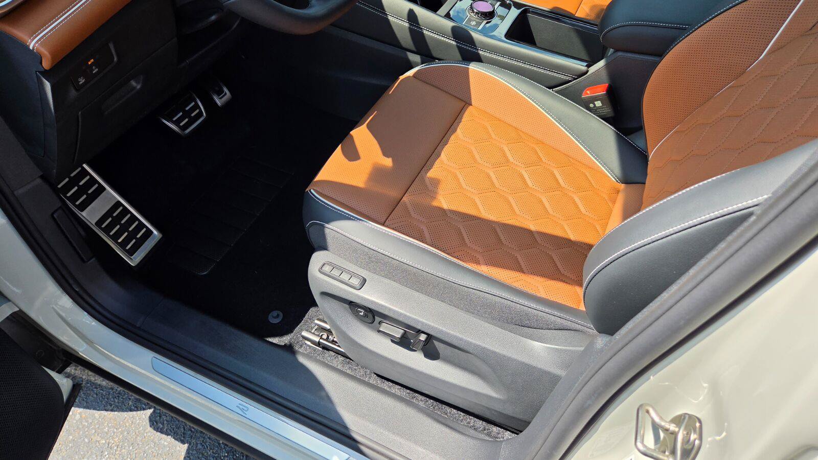 New 2027 Volkswagen Tiguan SEL R-Line AWD/4WD image 19