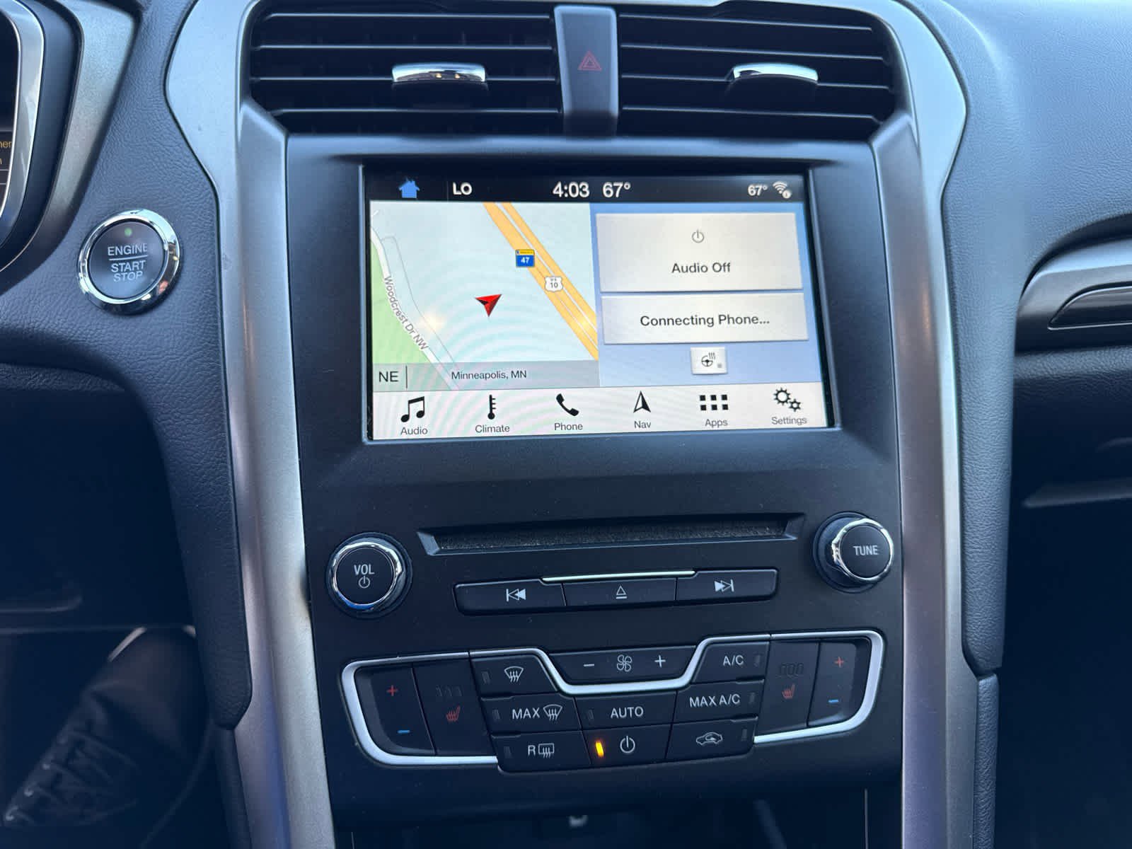 Used 2017 Ford Fusion SE w/ Fusion SE Technology Package FWD image 9