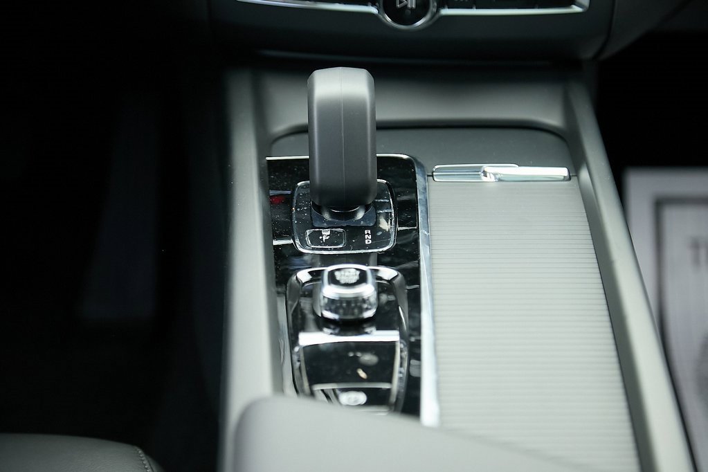 New 2025 Volvo XC60 B5 Core w/ Protection Package Premier image 25