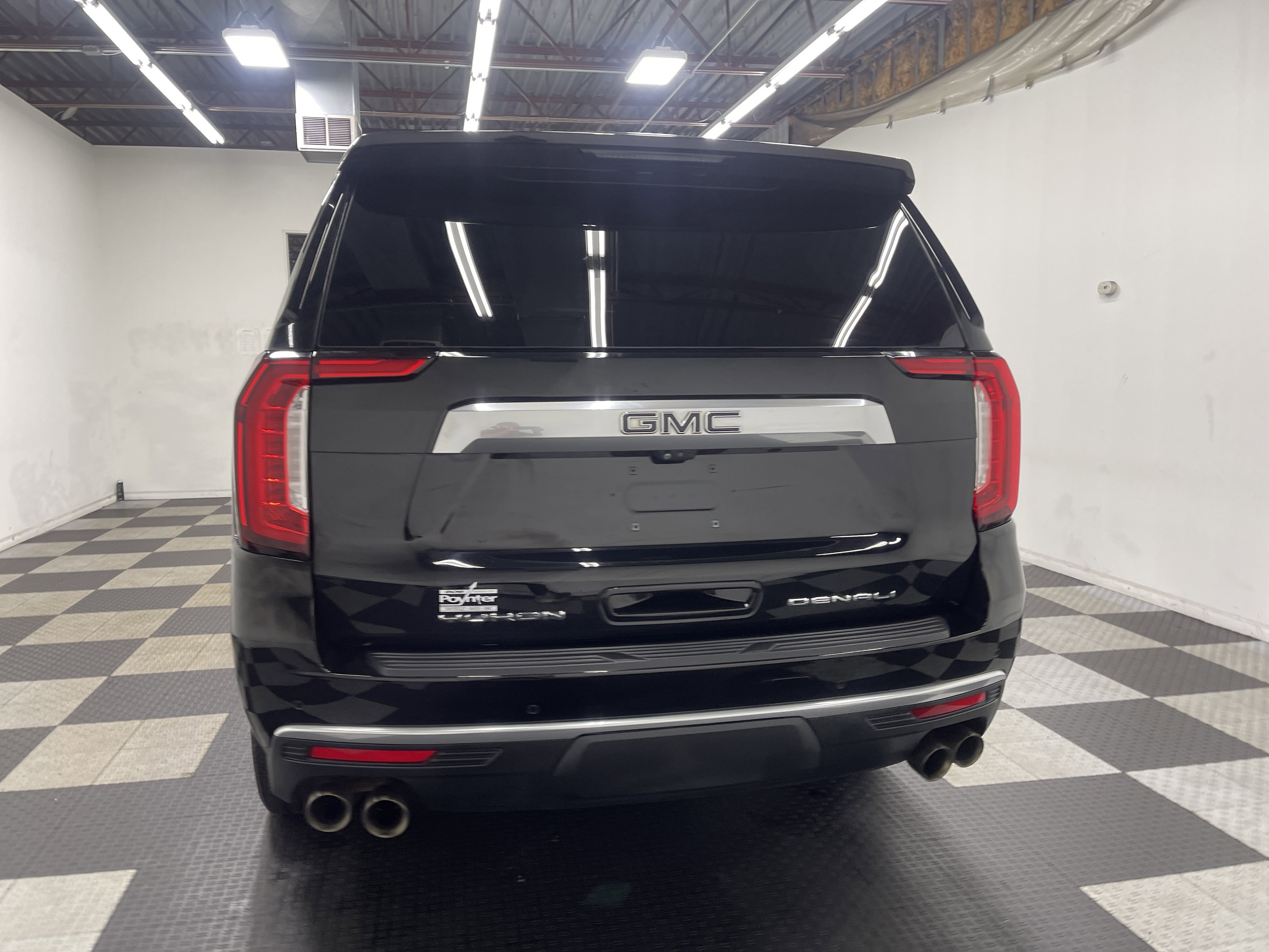 Used 2022 GMC Yukon Denali w/ Denali Premium Package AWD/4WD image 3