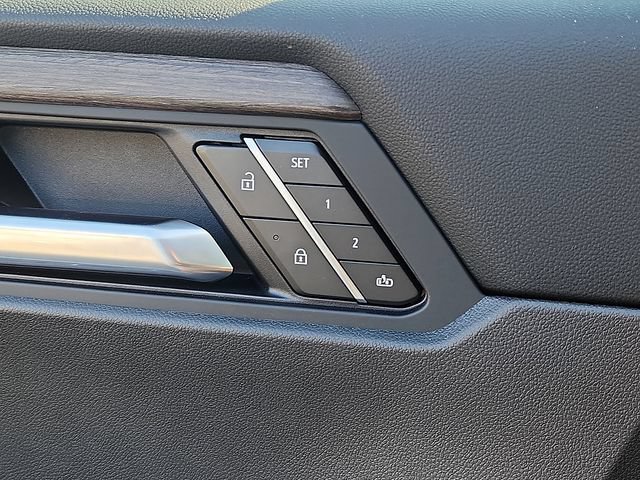New 2026 GMC Acadia Denali w/ Super Cruise Package FWD image 17