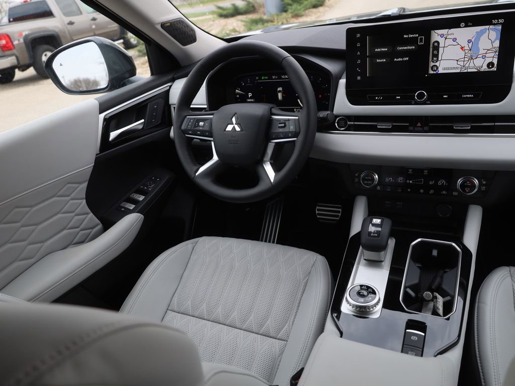 New 2025 Mitsubishi Outlander AWD image 25