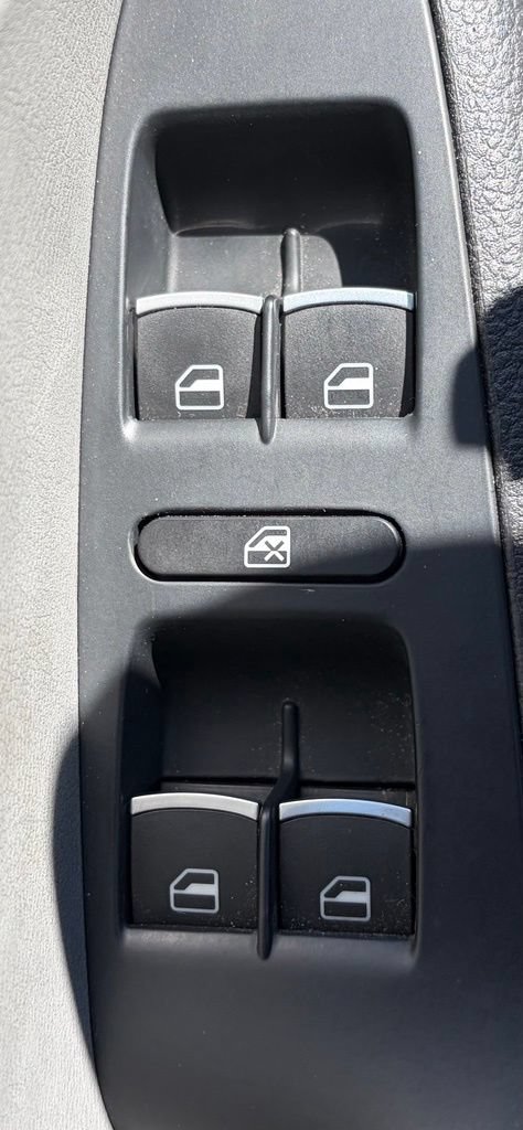 Used 2013 Volkswagen Jetta SE FWD image 16