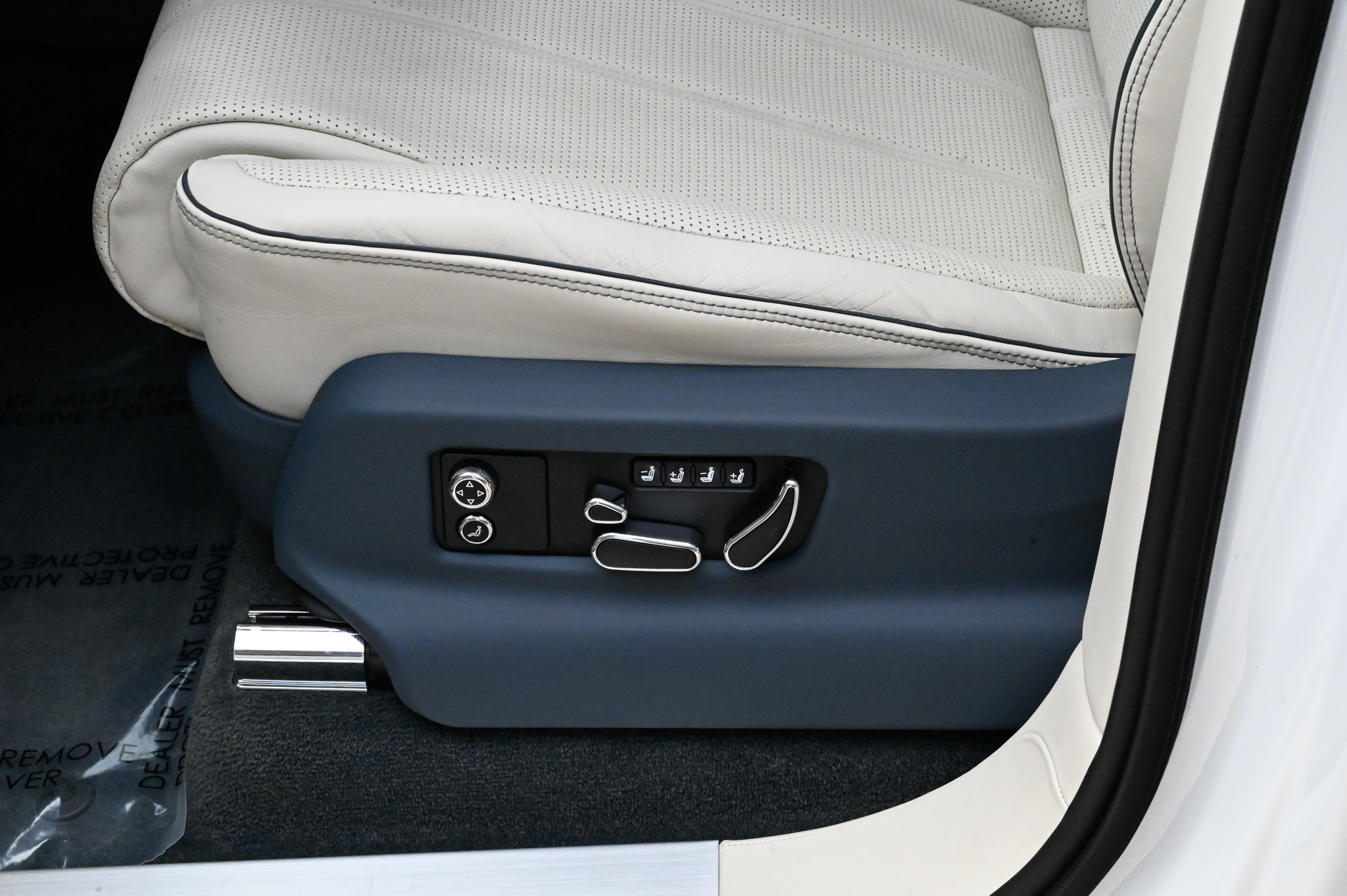 Used 2023 Bentley Bentayga AWD/4WD image 18