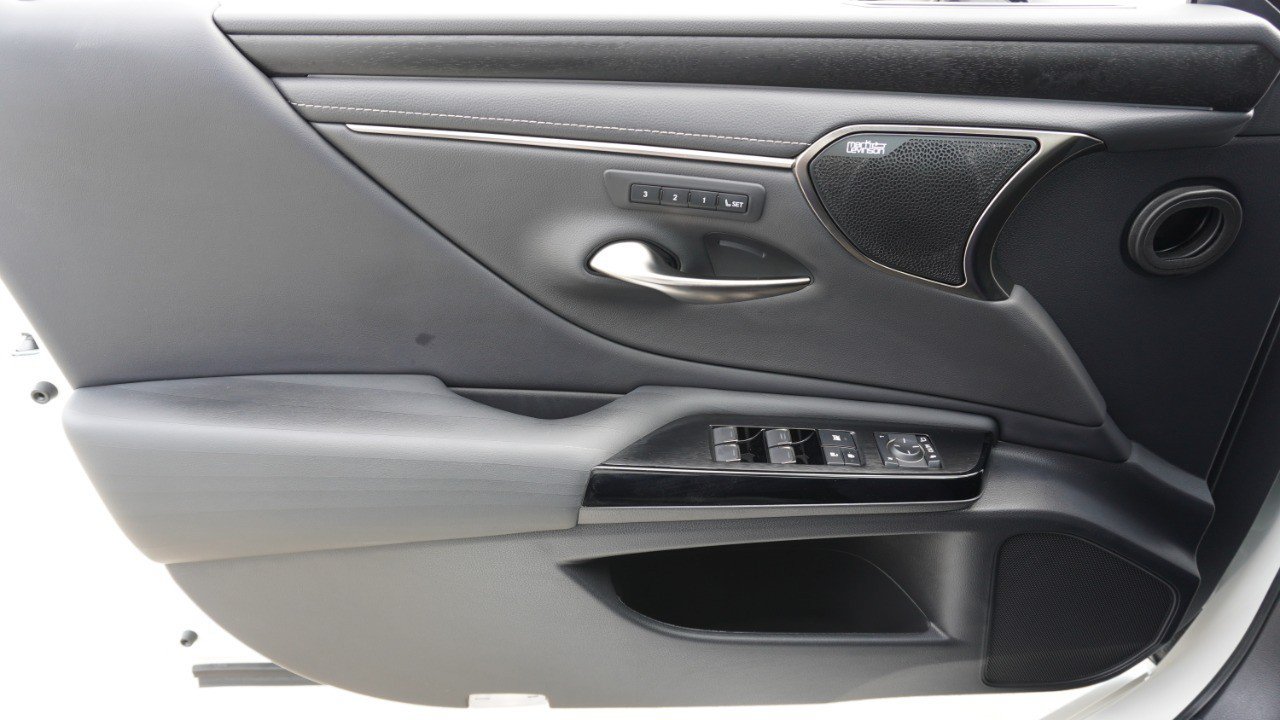 Certified 2022 Lexus ES 350 Ultra Luxury w/ Accessory Package 2 FWD image 23