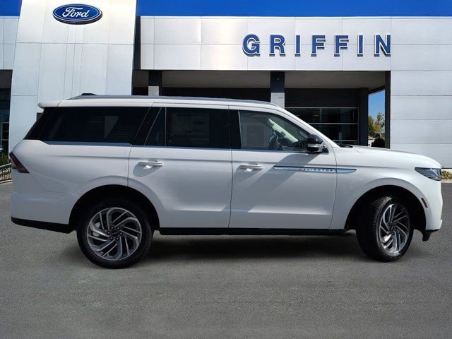 New 2026 Lincoln Navigator Reserve image 3