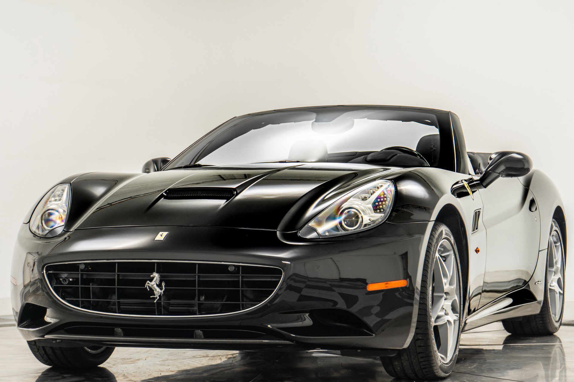 Used 2011 Ferrari California image 5