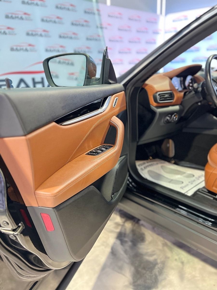 Used 2021 Maserati Levante AWD/4WD image 7