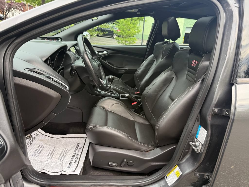 Used 2017 Ford Focus ST w/ Equipment Group 402A FWD image 13