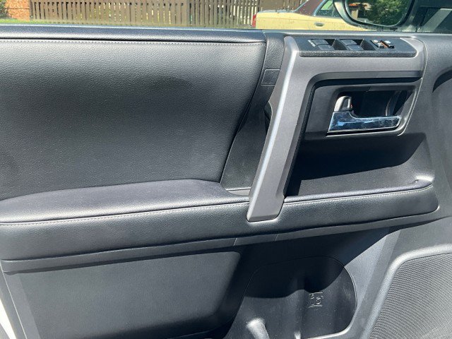 Used 2020 Toyota 4Runner SR5 AWD/4WD image 28
