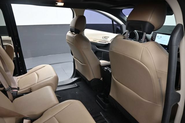 Used 2023 Toyota Sienna XLE FWD image 23