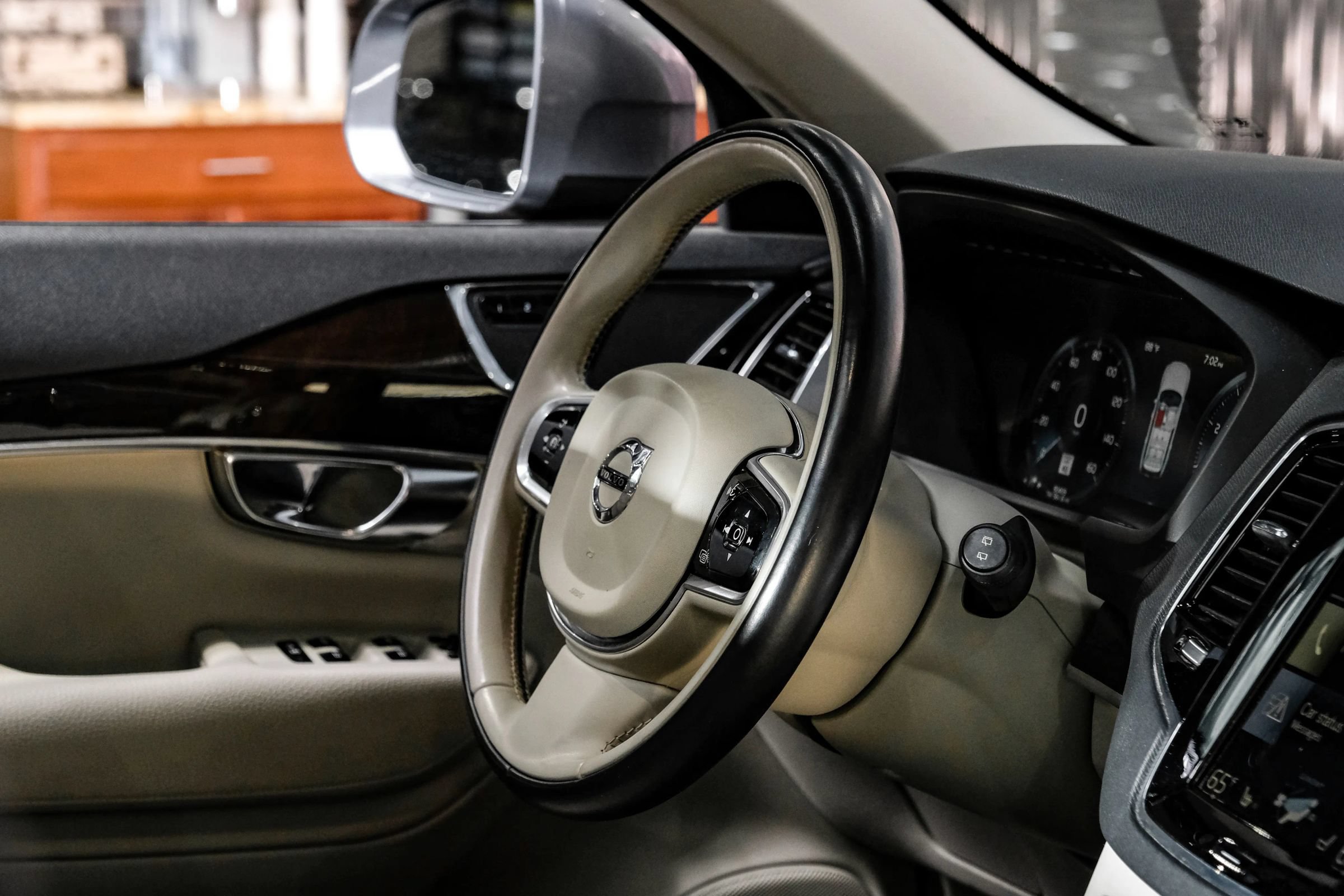Used 2017 Volvo XC90 T6 Momentum w/ Convenience Package AWD/4WD image 13