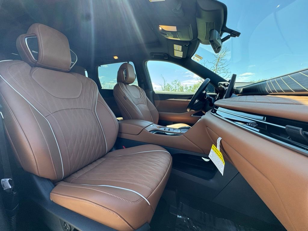 Certified 2025 INFINITI QX50 Luxe w/ Accent Package AWD/4WD image 24