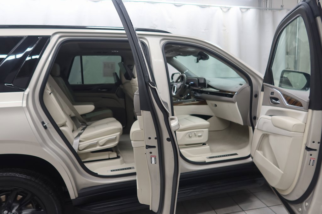 Used 2022 Cadillac Escalade Sport Platinum w/ LPO, ONYX Package AWD/4WD image 9