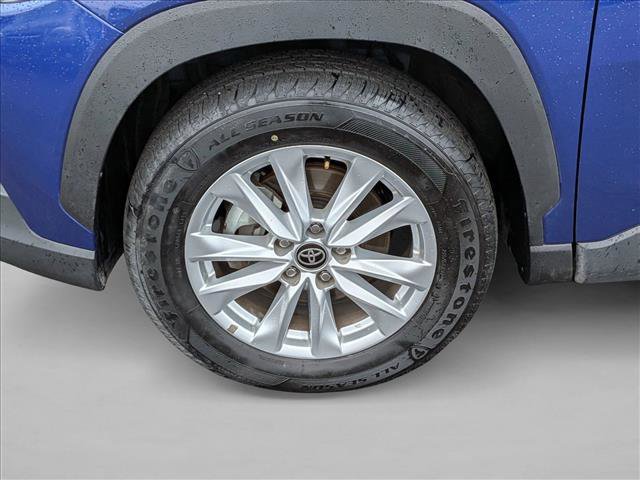 Used 2025 Toyota Corolla Cross LE image 21