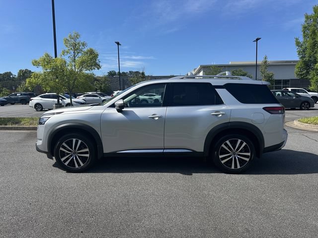 Certified 2025 Nissan Pathfinder Platinum FWD image 6