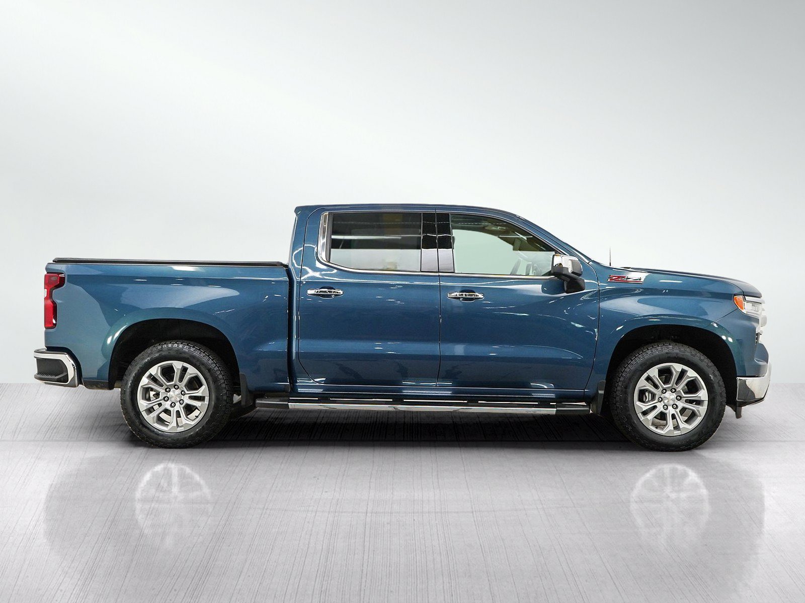 Used 2024 Chevrolet Silverado 1500 LTZ w/ LTZ Premium Package AWD/4WD image 6