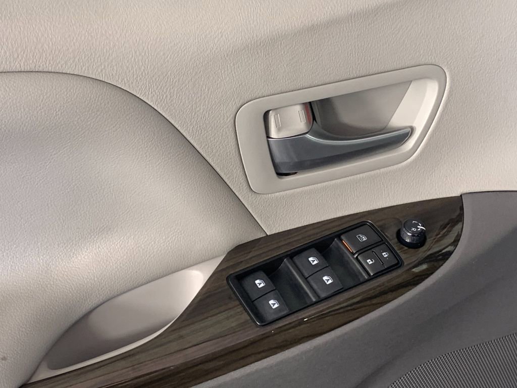 Used 2018 Toyota Sienna XLE Premium image 15