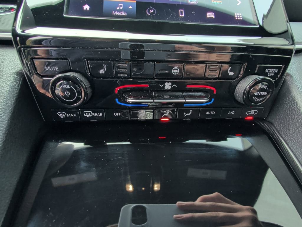 Used 2025 Jeep Grand Cherokee Altitude image 23